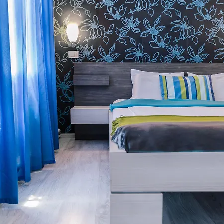 Veliki Garni Hotel 3*