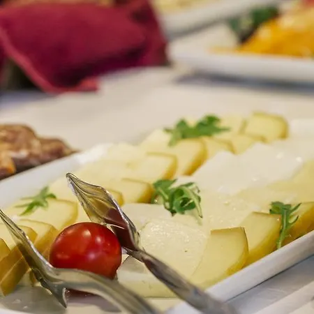 Veliki Garni Hotel 3*