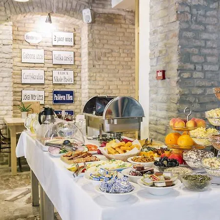 Veliki Garni Hotell 3*